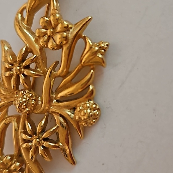 MONET Goldtone Flower & Vine Brooch - Picture 2 of 6